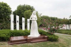 九游会俱乐部集团：以工匠精神展现碑雕工艺的魅力，纪念邓丽君的永恒歌声