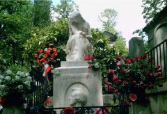 墓园雕塑：镌刻永恒的静默诗篇